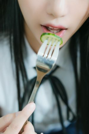 厨房掀开馊了裙子挺进电影