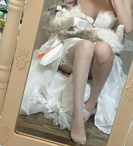 娇妻在卧室里被领导爽在线观看