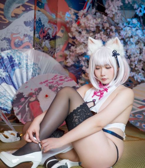 裙子里的怪兽