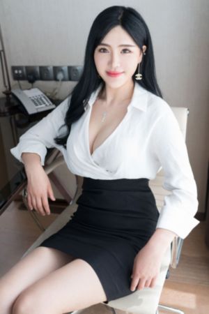 办公室撞击着旗袍美妇的肉体视频