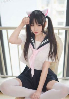 美谷朱里